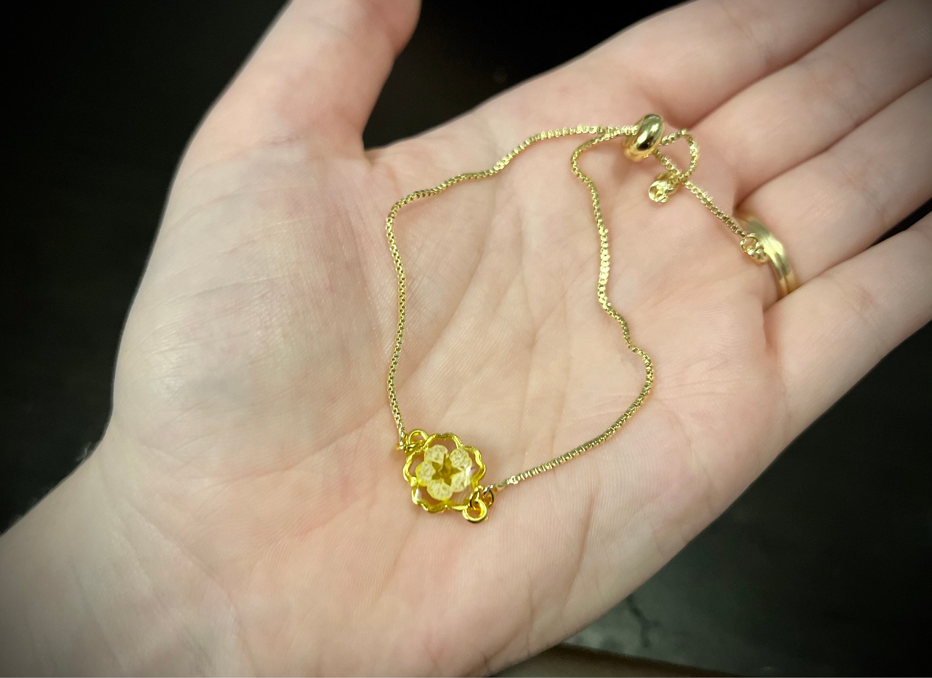 Pressed flower bracelet, Resin bracelet, gold bracelet, Small size, Bridesmaid bracelet, Friendship bracelet, gift for her