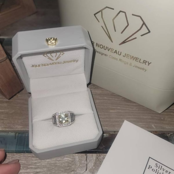 Women's Class Ring Fully Customized for High School and College Grads ...