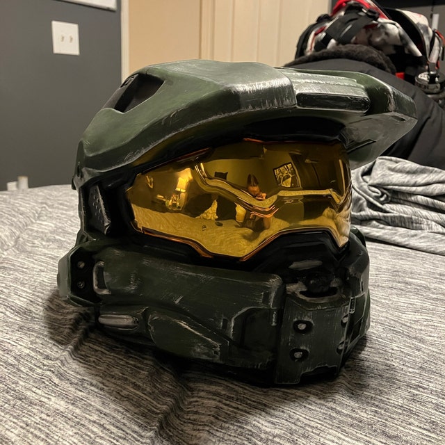 HALO マスターチーフ デラックス ヘルメット Halo Master Chief Deluxe Helmet - Includes 2 Free Figures