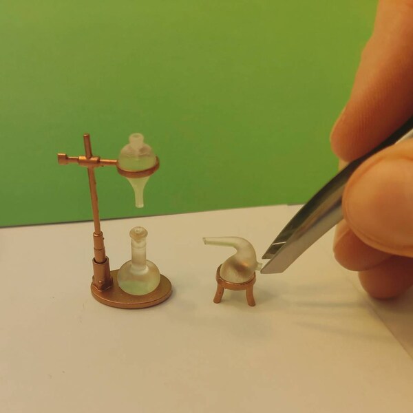 Dollhouse Table In 1:12 Scale. Oval Miniature Table - Inspire Uplift - Foto 6