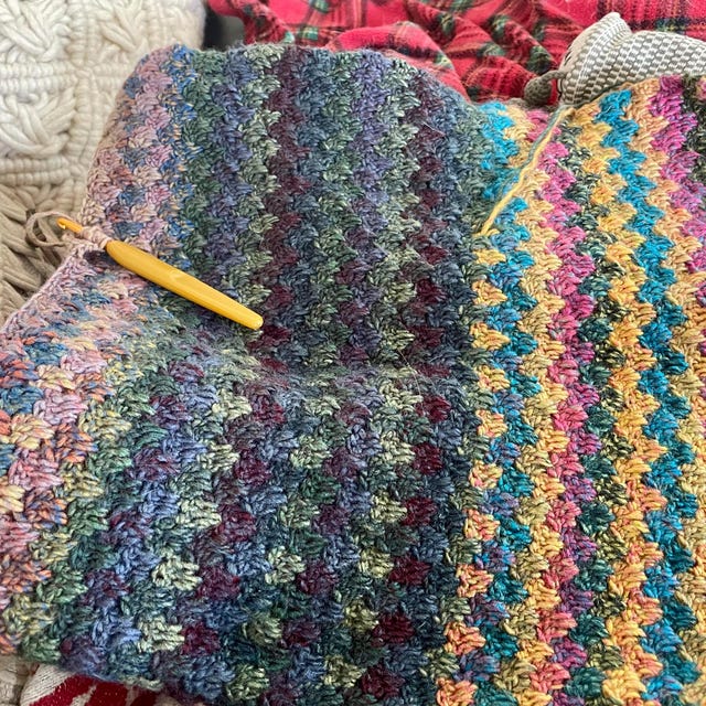 マウンテンスローのカラフルなかぎ針編みブランケットのパターン