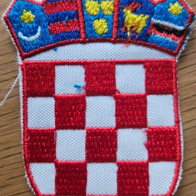 Kroatien Flagge Bestickter Aufnäher – Ca. 7x6 Cm – Zum Aufnähen Auf Kleidung & Taschen