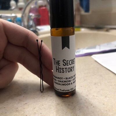 THE SECRET HISTORY / Bergamot Black Pepper Sage Oakmoss Vetiver