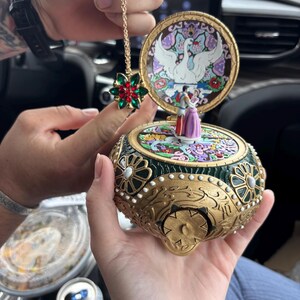 2025 model. Anastasia music box jewelry “ once upon a december” +