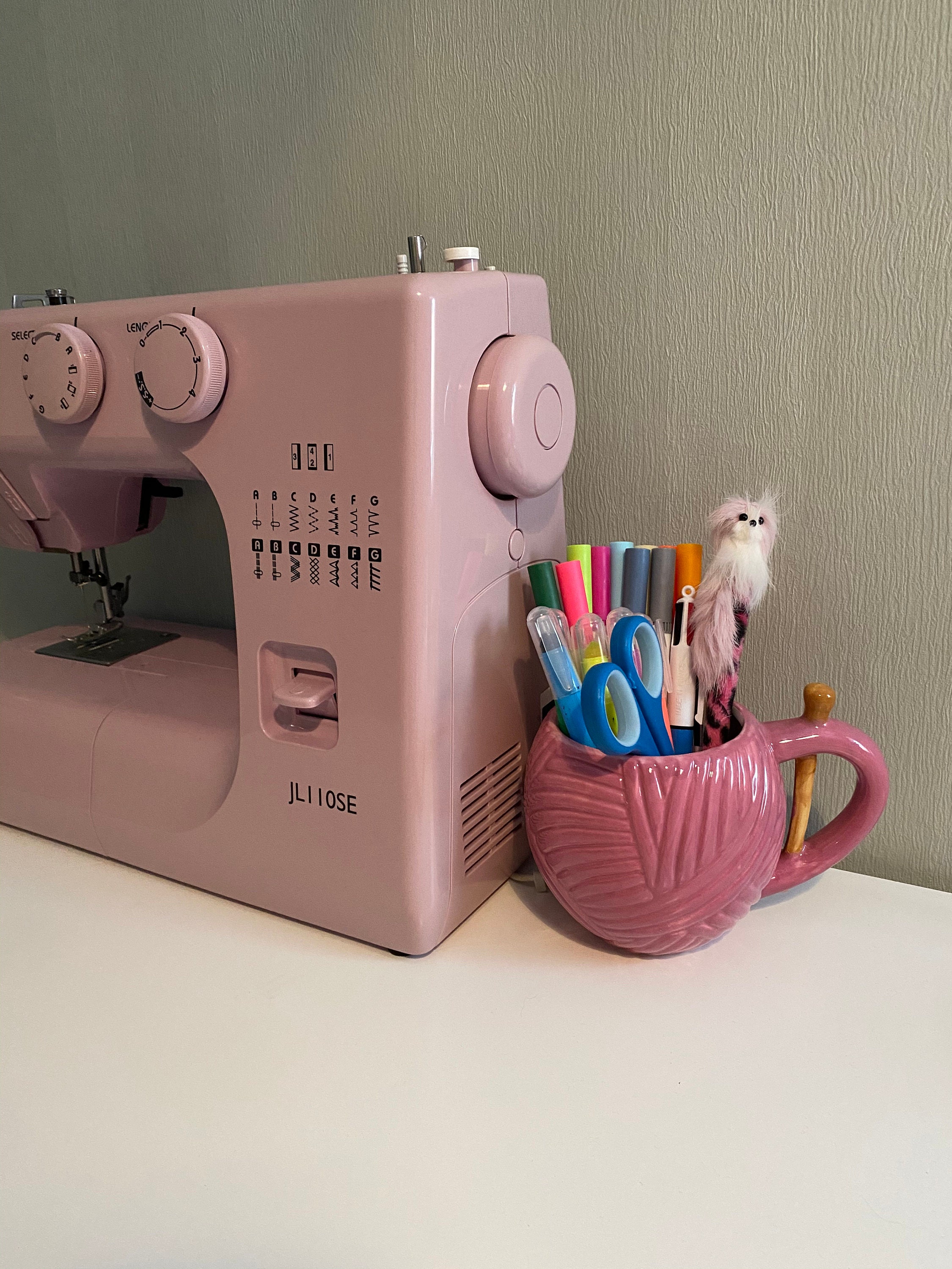 Sew Thirsty Desk Organiser - Grey, Pink or White - Pens Pencils Holder Crafts Gift Novelty Knitting Yarn Mug