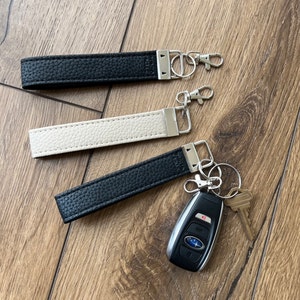 Genuine Leather Wristlet Keyring / Key Fob / Keychain Wrist Lanyard /  Wristlet Keychain / Unisex Leather Teacher Gift / ID Badge Lanyard 