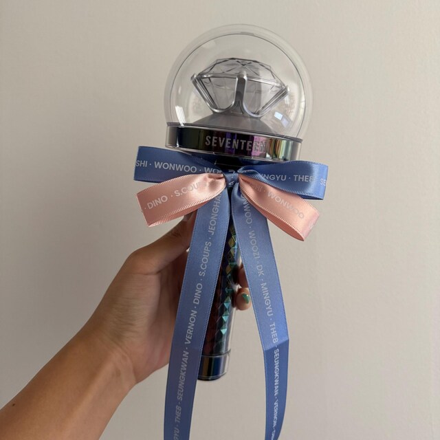 アイドル SEVENTEEN LIGHTSTICK ACCESSORY DINO SEVENTEEN - OFFICIAL LIGHT STICK ACCESSORY – K-COSMO