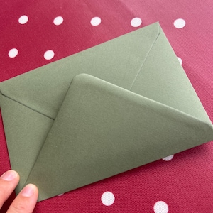 Lot de 50 petites enveloppes de Noël - Format C7 (8,1 x 11,4 cm) - Avec