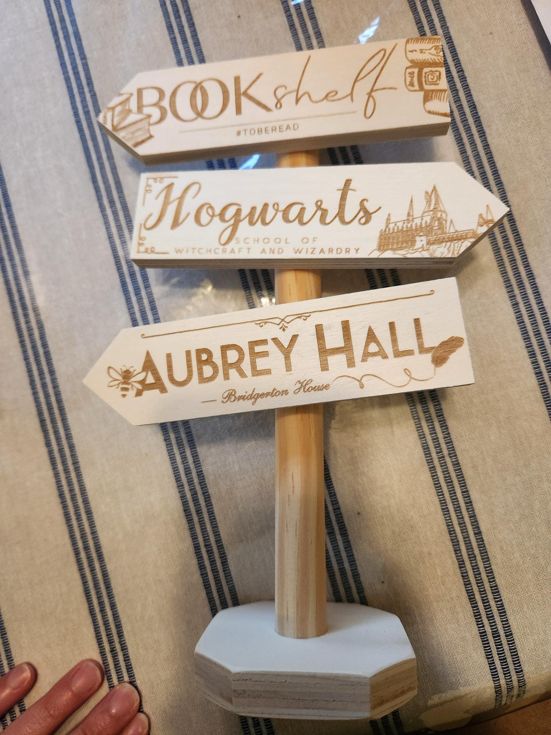 Standing Wooden Signposts, laser engraved, literary places inspired by literature: ACOMAF, Six of Crows, Nevernight...