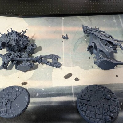 Dragonborn E - Artisan Guild - Fantasy Dungeons and Dragons Miniature