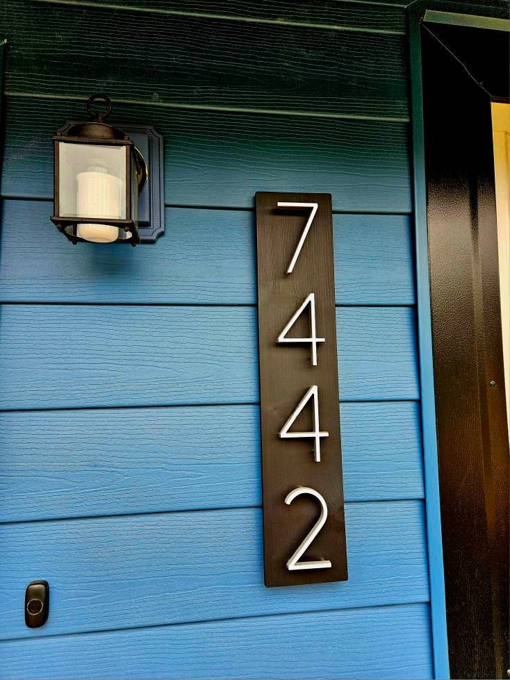 Black House Numbers on Wood, Modern House Number Sign, Metal House Numbers, Modern Address Sign, Wood Address Plaque, In Laws Gift, Vertical