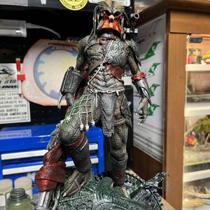 Alien Vs Predator 3D - 1:8 Scale - Printed Resin Statue Unpainted