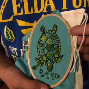 LEARN TO EMBROIDER KIT - GREEN SEA TURTLE - Alder & Alouette