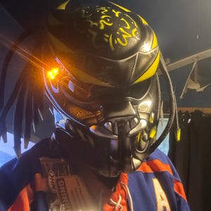 カスタム プレデター バイクヘルメット ファイヤーイエロー塗装 (Dot