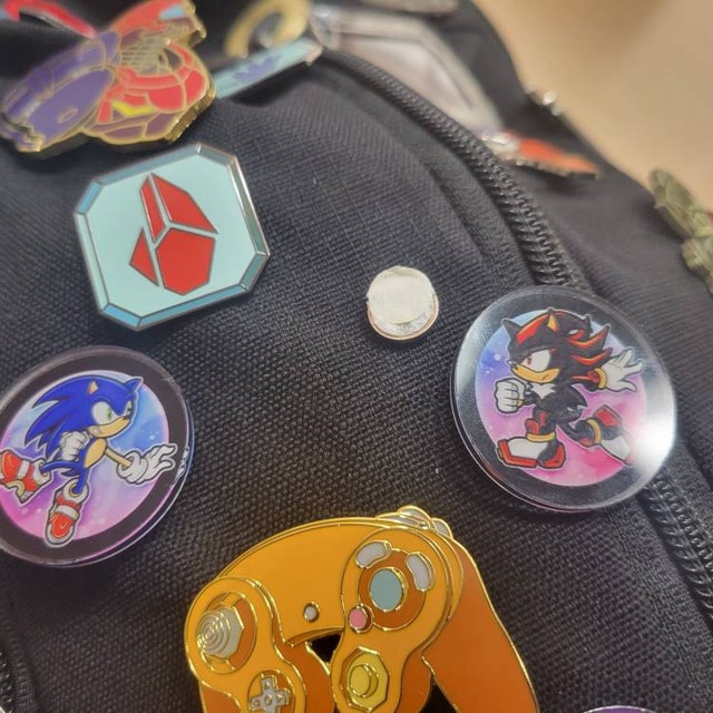 SEGA Sonic Mania Pin Buttons Incl. Sonic the Hedgehog Tails 