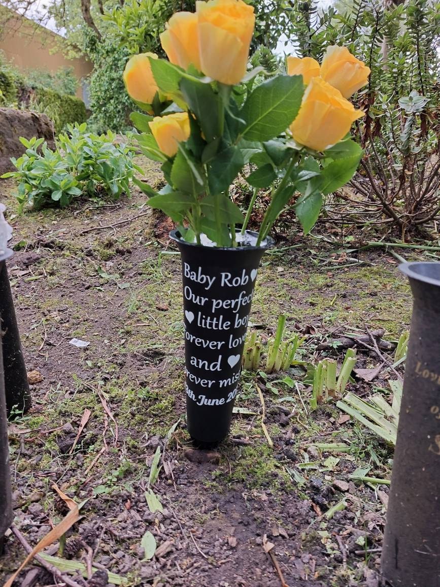 Personalized Memorial Flower Vase with Spike for Graves - Remembrance Gift for Grieving Loved Ones