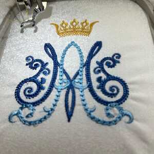 アヴェ・マリア・モノグラム - AM、MA - 機械刺繍宗教デザイン