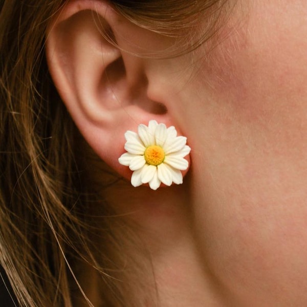 Spring Fling Earrings: Kelly Green & Pink Flower Statement Studs main image 1