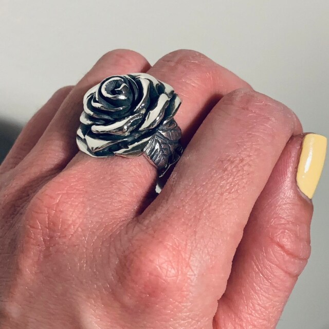 Anillo en forma de rosa de plata new arrivals