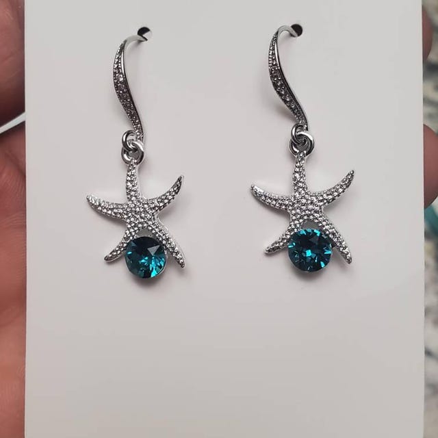 ☆TATIANA☆ Classic Half Pearl EarringsEC1696 Royalty Replica Princess Diana Floral Cubic Zirconia Cubic