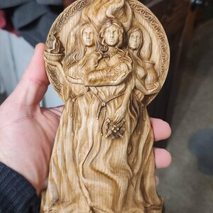 ブリギッド女神の木製像：ケルト・アイルランドの神、インボルク祭の