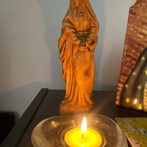 悲しみの聖母マリアの木像、泣く聖母マリア像、傷ついた悲しみの