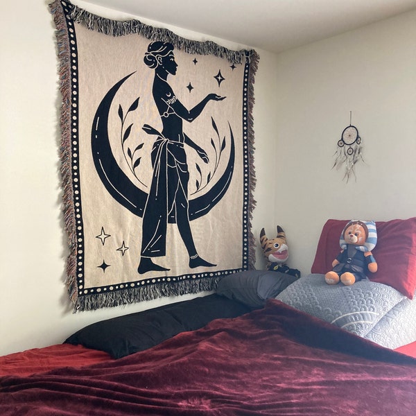 GODDESS THROW BLANKET main image 1