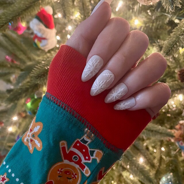 42 Festive Christmas Nail Art Ideas That You Can Do Yourself