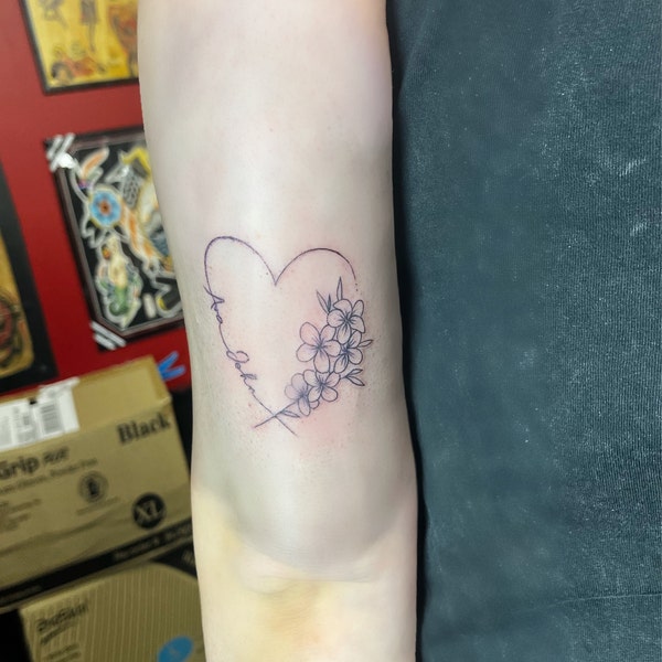 Custom Names Heart Tattoo Design | Floral Romantic Couple Gift ...