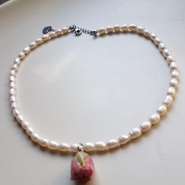 Colorful Keshi Pearl Necklace With Real Rose in Resin | Handmade ...