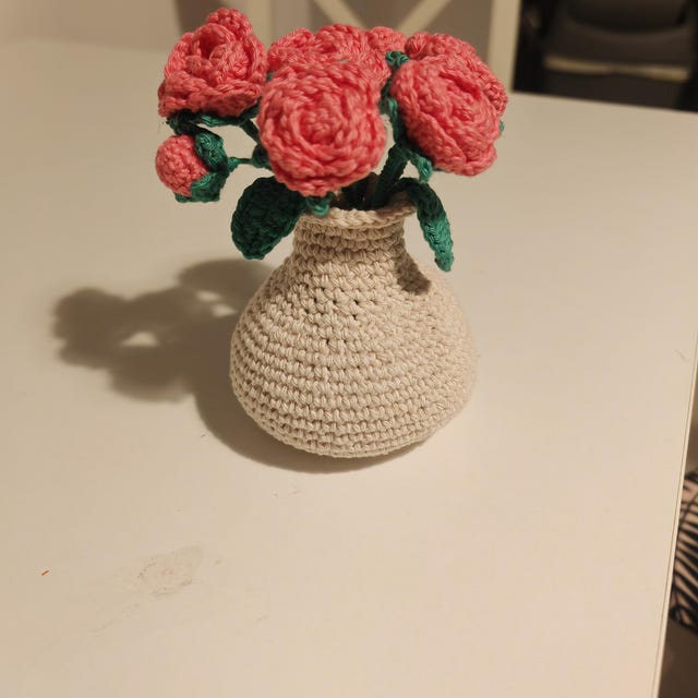 かぎ針編みのバラと花瓶のパターン：DIYフラワーブーケ（デジタル