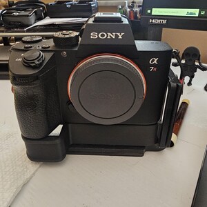 三脚取り付け穴付きすべての Sony A7 / A9 / A1 ボディ用グリップ