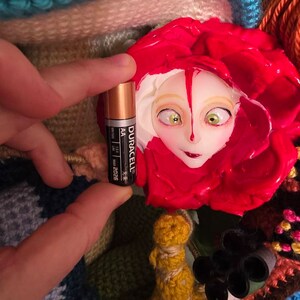 不思議の国のアリス（非）おしゃべり花 絵画 バラ 赤シリーズ Ms. Nosy