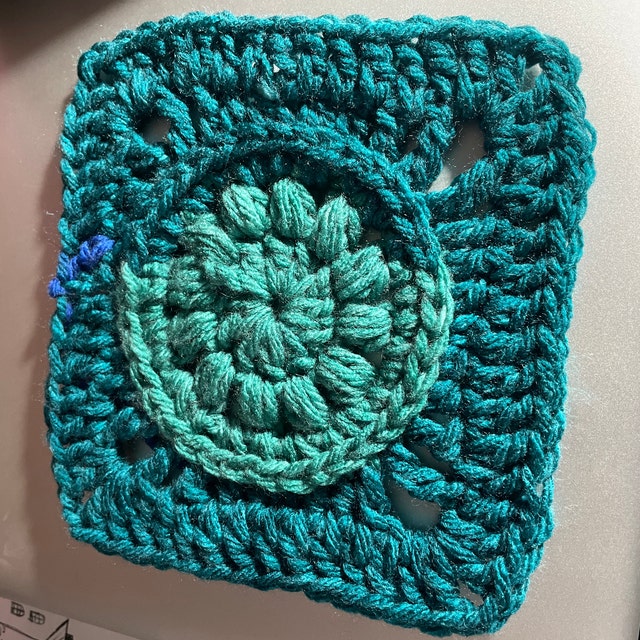 How to Crochet The Melange Flower Blanket Square (Free Crochet Pattern) -  Stardust Gold Crochet