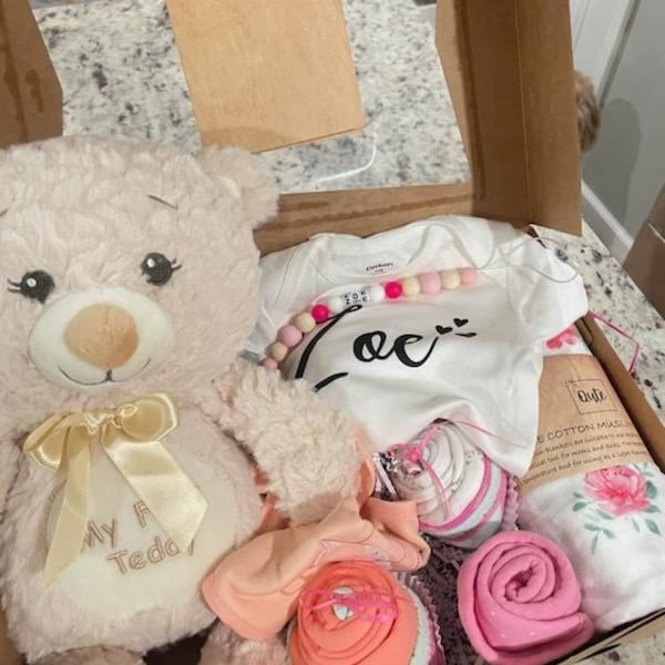 Qute Unisex / Gender Neutral / Boy / Girl Baby Gift Box , 2 Baby ...