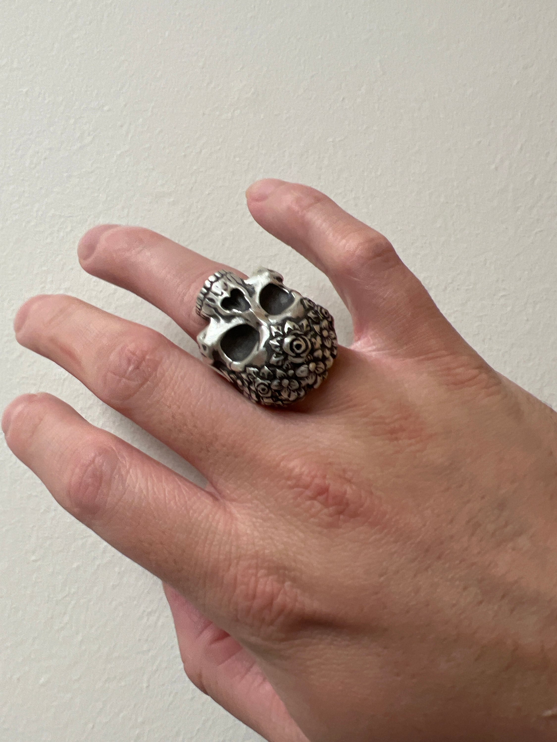 Personalized Skull Ring With Roses, Men Gift Ring, Men Biker Ring, Gothic Skeleton Ring Art, Halloween Skulls
