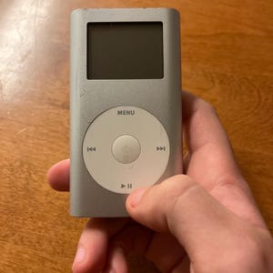 4GB Apple Ipod Mini 1st Generation A1051 (silver or Pink) W