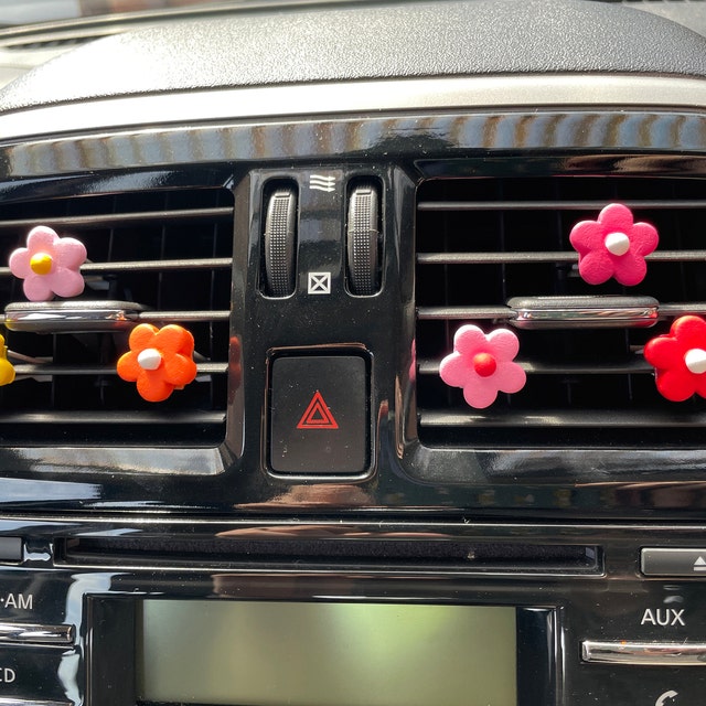 Car Interior Decoration, Cute Colorful Bow, Rainbow, Daisy Flowers Car  Charm Air Vent Clips Accessories for Girls & Women (Daisies - 4Pcs)