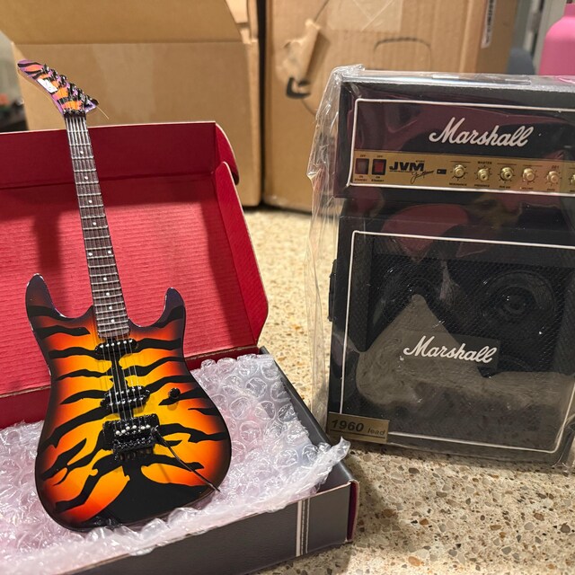 ドッケン コレクタブル - ジョージ リンチ タイガー サンバースト