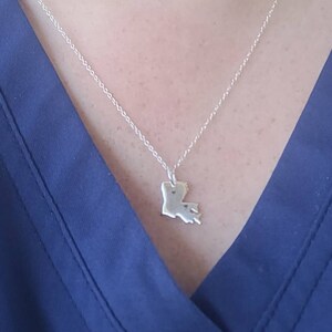 ルイジアナ州チャームネックレス（お住まいの都市の近くにあるハートが