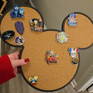 ミッキーマウスピントレーディングボード、ミッキーピンディスプレイ