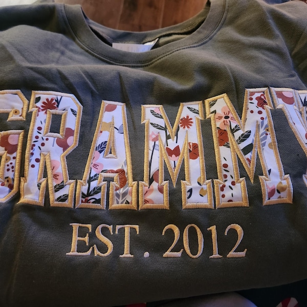 Grandma Sweatshirt For Women – Embroidered Floral Letter Pullover, Cute Gift For Grandmothers