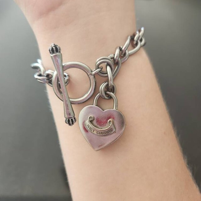 【JUICY COUTURE】 シルバー ハートチャーム ネックレス Amazon.com: Juicy Couture SIlvertone Heart Charm Pendant