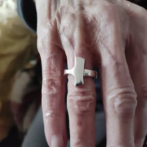 ANELLO SEGNO IN ARGENTO HUMILIS | Le Maschere Gioielli