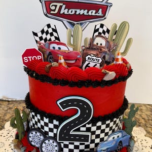 パーソナライズされた車のケーキトッパー：カスタムマックイーン
