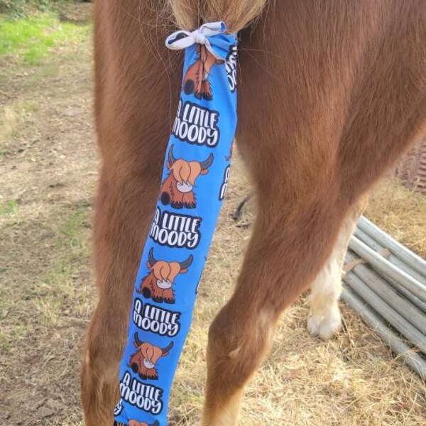 How to tie a tail bag into your horses tail - Bugeyes