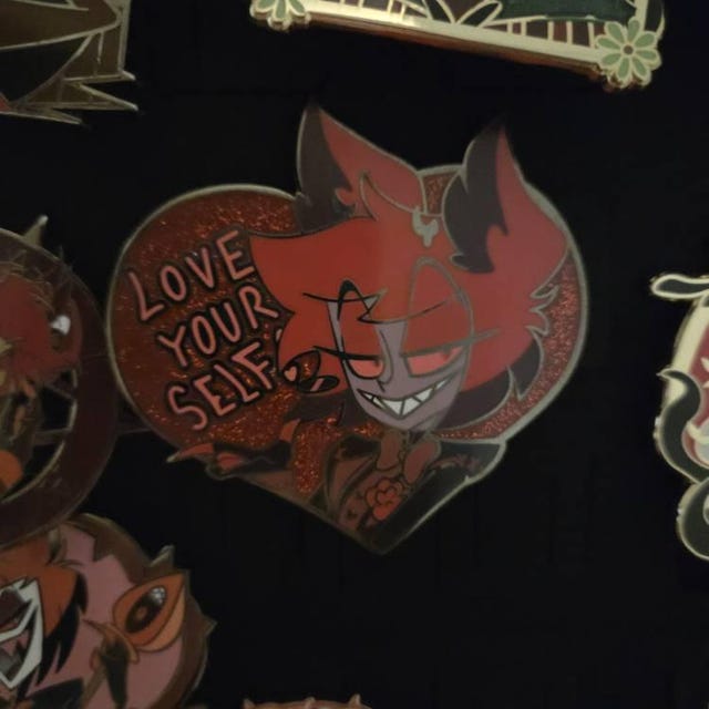 Hazbin Hotel Alastor(アラスター)ピンズ Hazbin Hotel Alastor Valentines Pin ( INSTOCK ) - Etsy