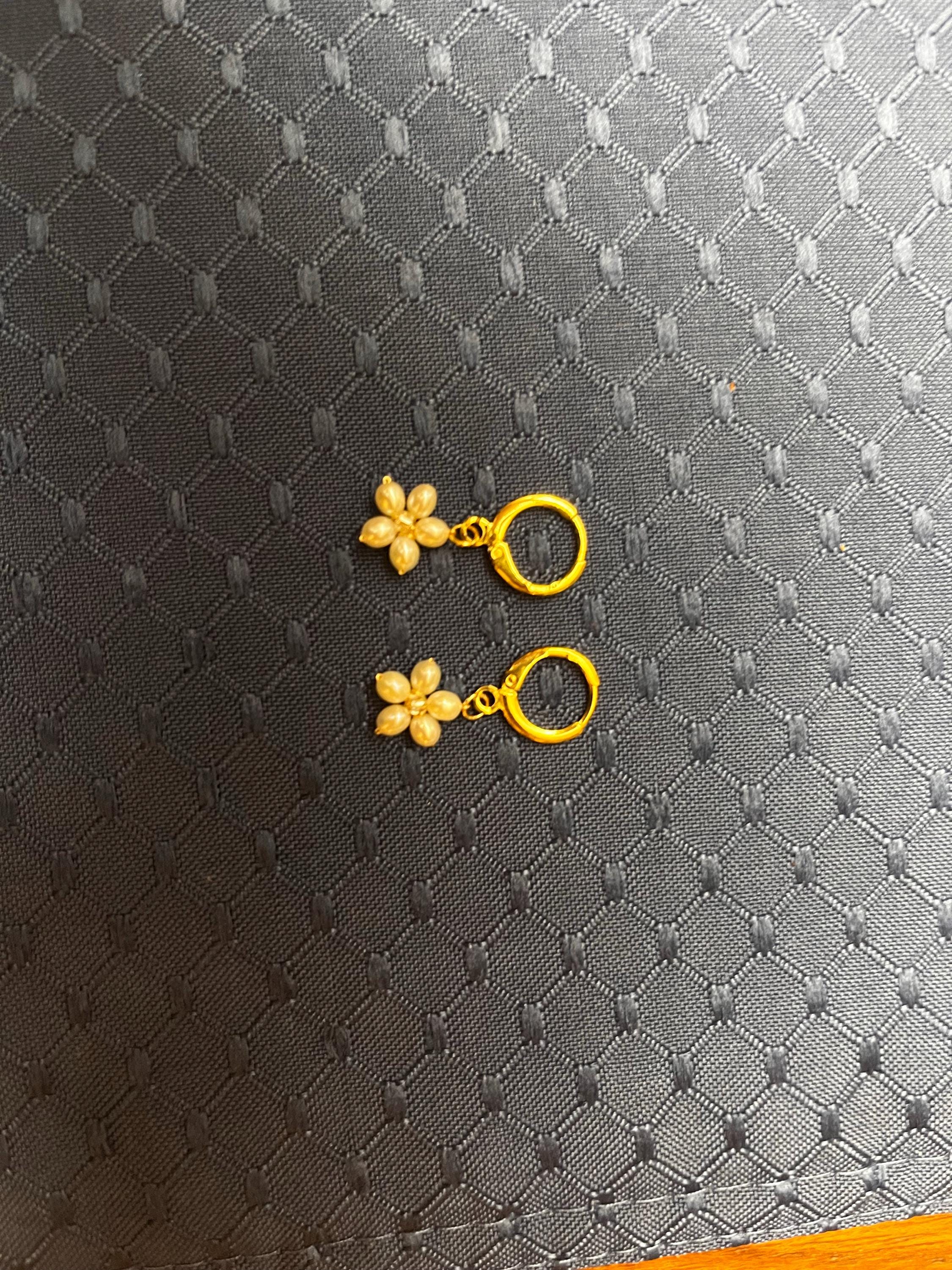 Freshwater Pearl Earrings,Dainty Flower Hoop Earrings,Daisy Pearl Earrings,Pearl Bracelet,Bridal Earrings,Wedding Earrings,Pearl Jewelry Set