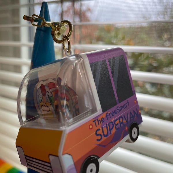The Freesmart Super Van 3D Keychain - BFDI 2.2