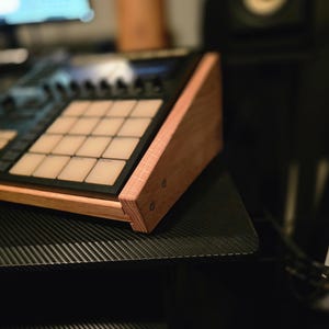 Native Instruments Maschine スタンド // Maschine Plus または mk3